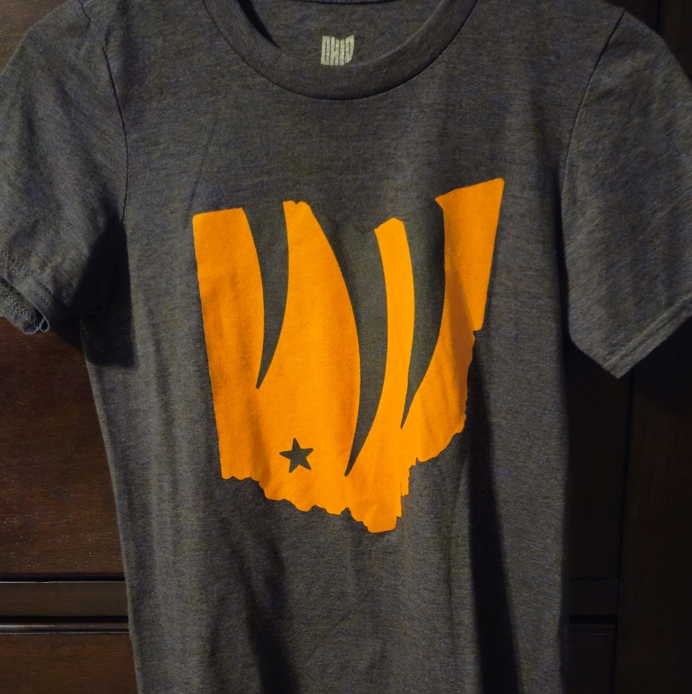 Grey xs tshirt with orange Ohio with tiger stripes for a Cincinnati Bengals fan